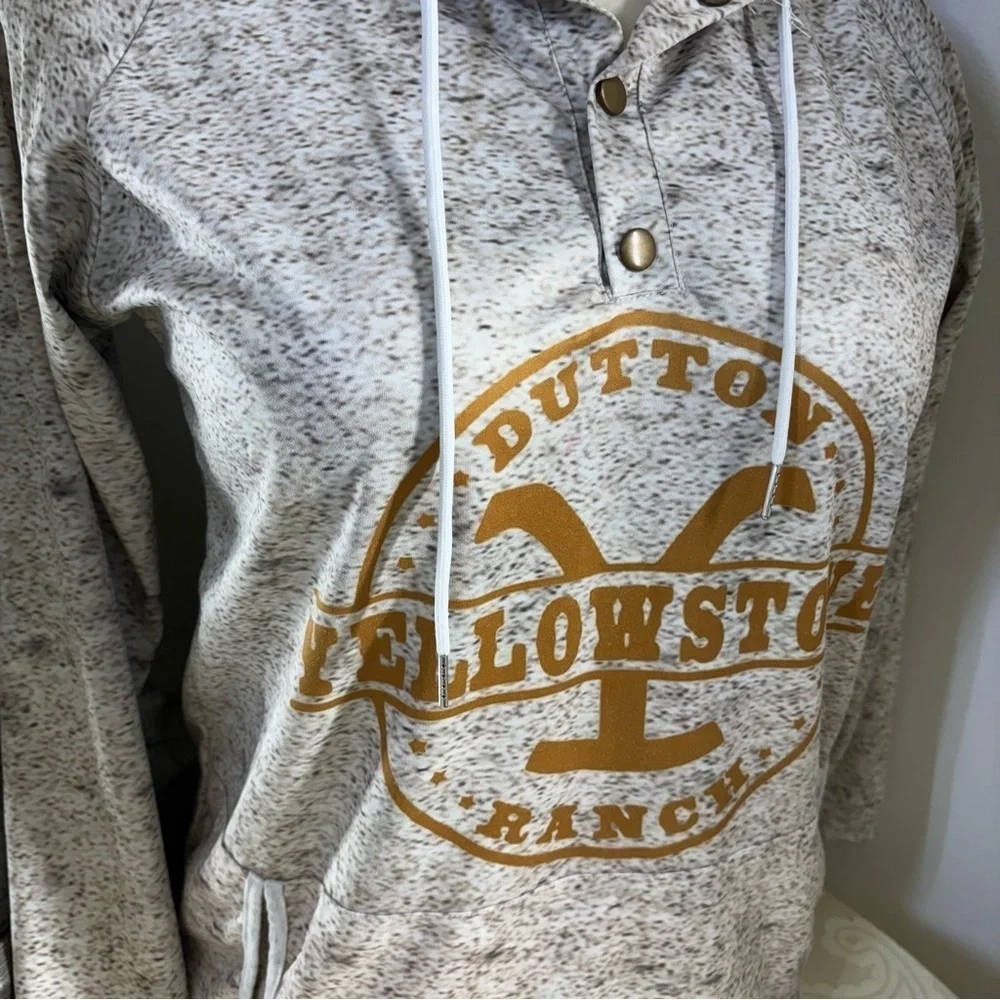 Source Unknown Gray Sweater with Vintage Logo